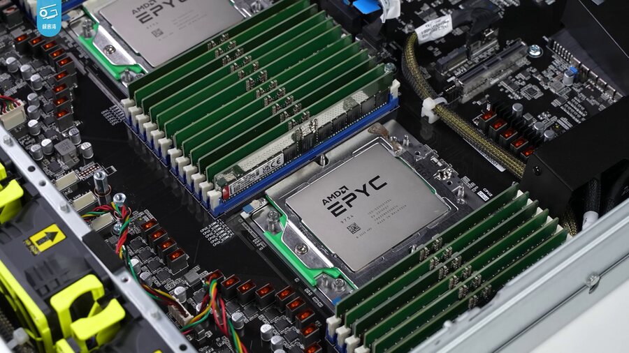 Procesadores AMD EPYC con memoria DDR5 instalados en un servidor